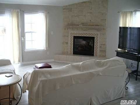 2nd image of 25 Summerfield Ln
