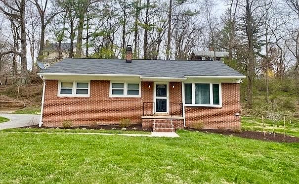 Welcome to this charming 3 bedroom, 2 bath ranch house with a spacious front yard.