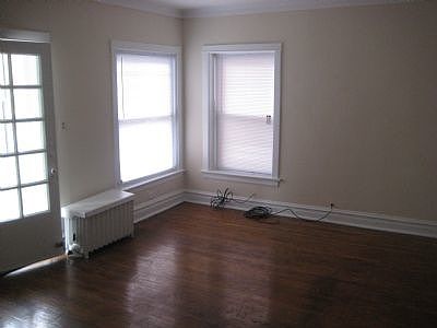 3rd image of 439 W Oakdale Ave #1