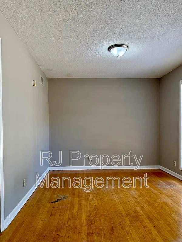 3 bed, 2.0 bath, 1565 sqft, $1,295 — Photo 3
