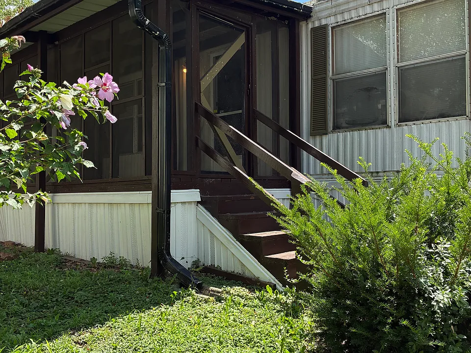 2710 N Farm Road 137 #72