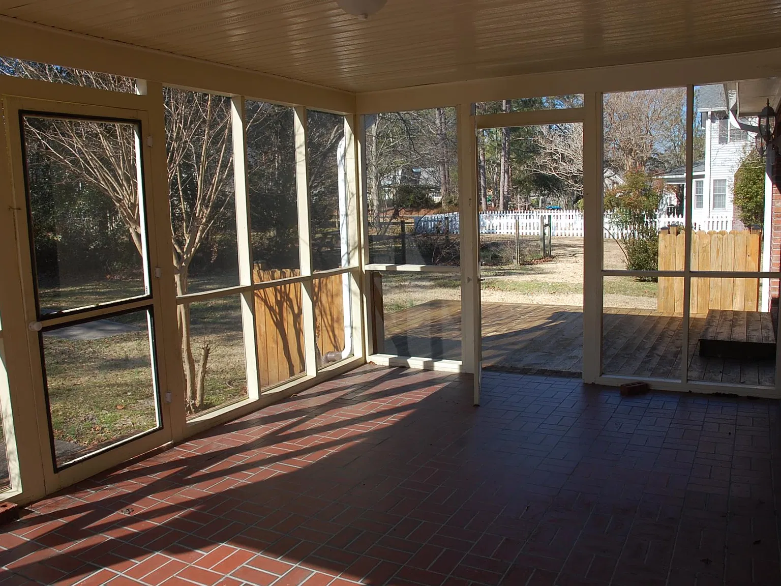 104 Dorchester Ln — Photo 4