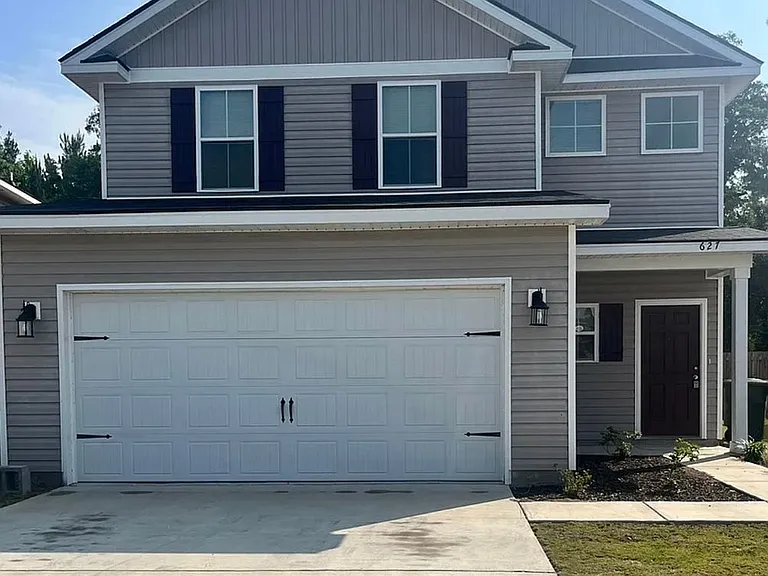 627 Fairview Cir — Photo 1