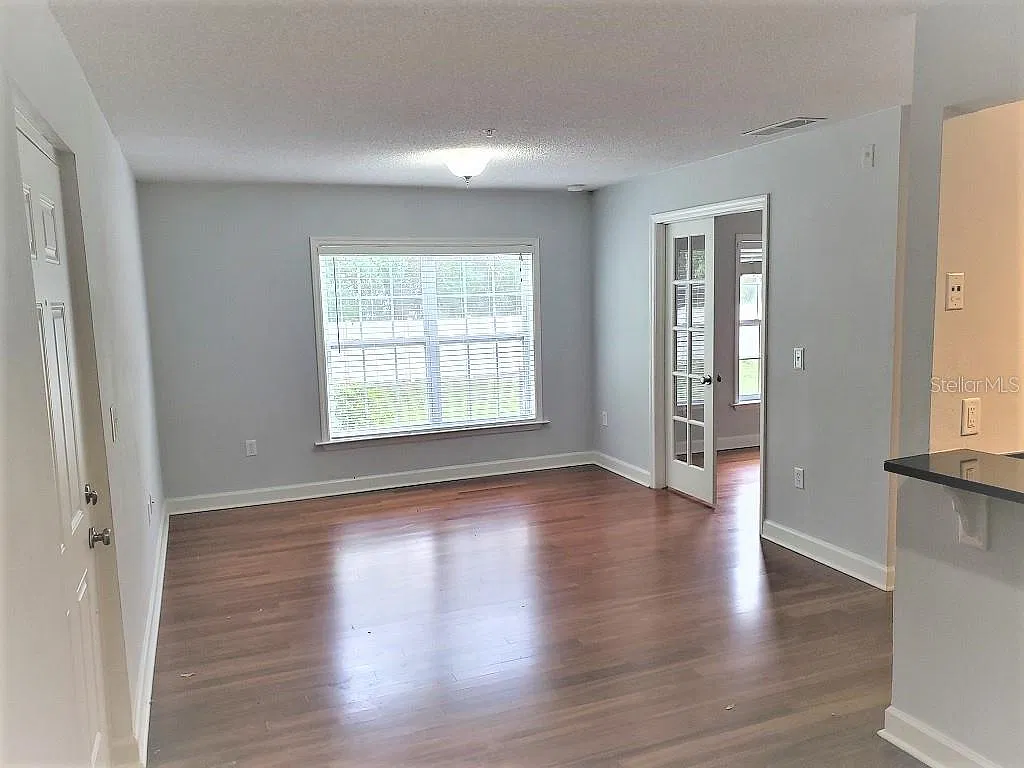 3 bed, 2.0 bath, 1192 sqft, $1,700 — Photo 2