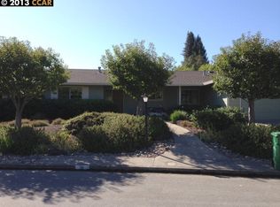 16 Sarah Ln, Moraga, CA 94556