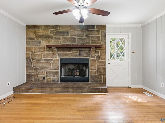 3rd image of 205 Eastwood Dr