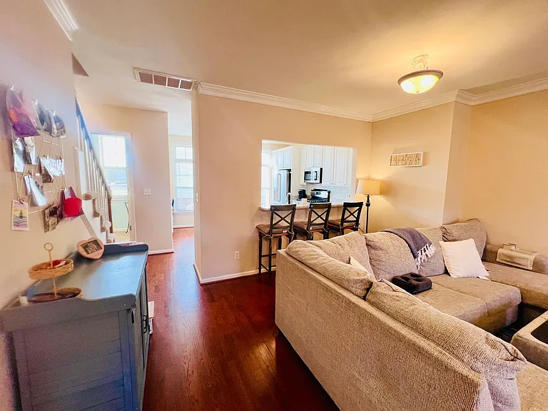 Living room/bar area