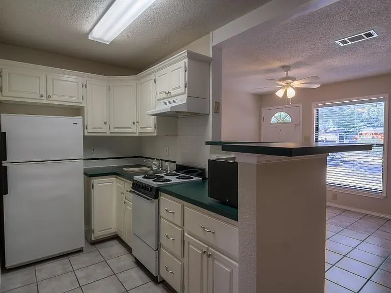 1615 Westmoor Dr #B — Photo 4