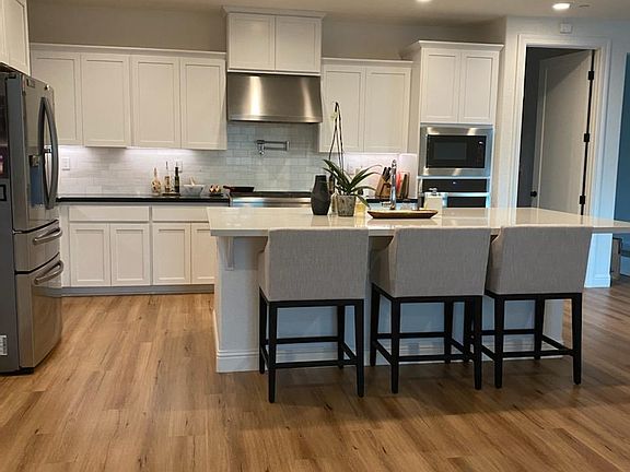 Gourmet kitchen
