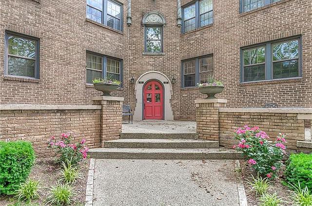 1st image of 4515 Roanoke Pkwy APT 2