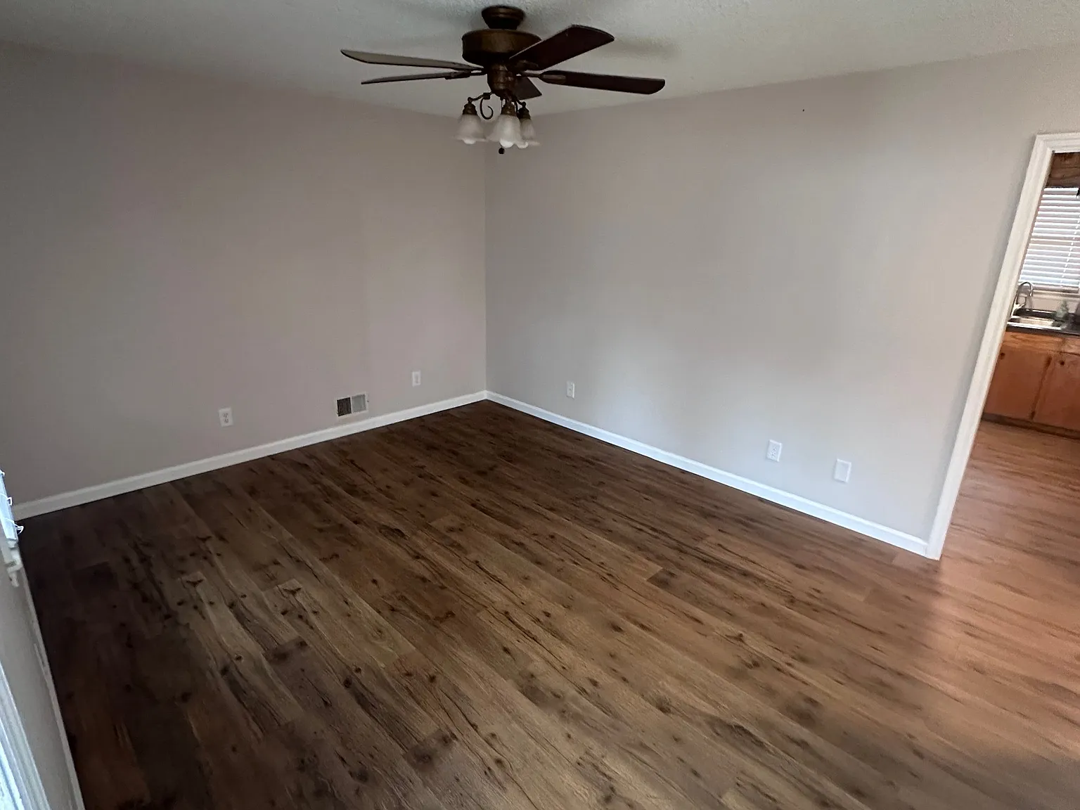 3 bed, 2.0 bath, 1225 sqft, $1,600 — Photo 2