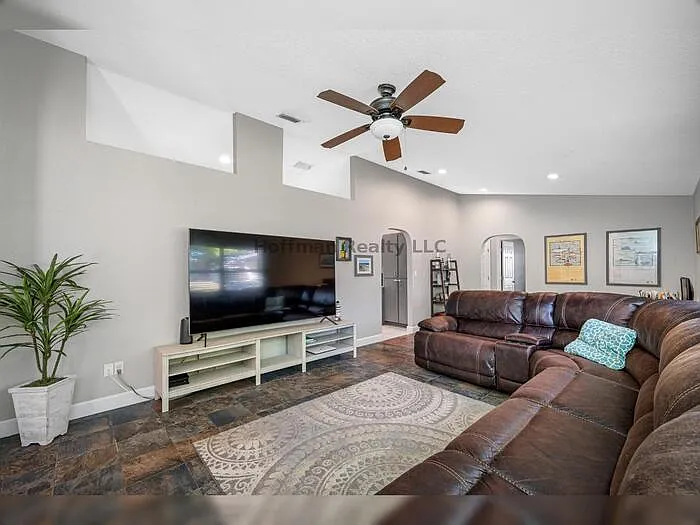 1632 Windsor Pl — Photo 7
