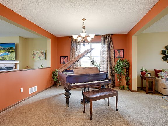 4th image of 1689 Lenox Dr