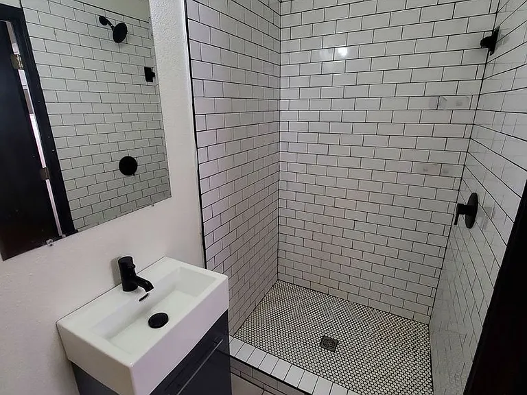 The Berm - 2001 10th Ave (24 Units Luxury Apartments) — Photo 9