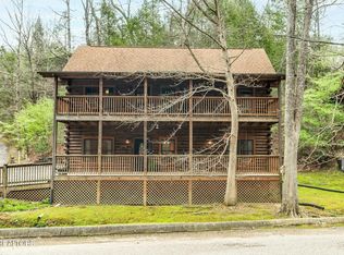 704 Grey Hawk Way, Pigeon Forge, TN 37863