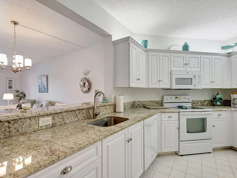 800 Uno Lago Dr #302 — Photo 9