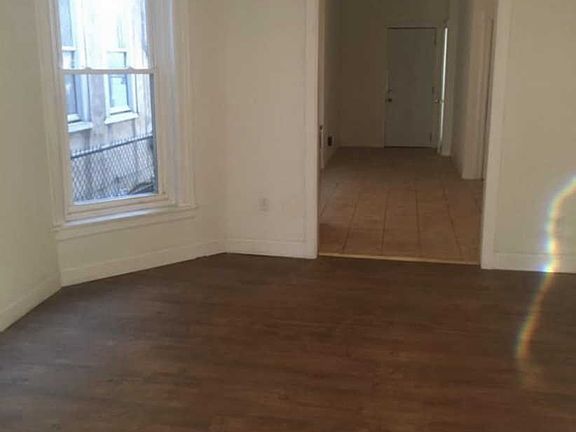 3rd image of 5549 Larchwood Ave