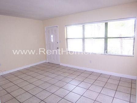 3rd image of 1936 Carrigan Ave