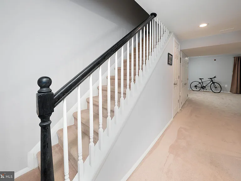 1025 Commanders Way N — Photo 12