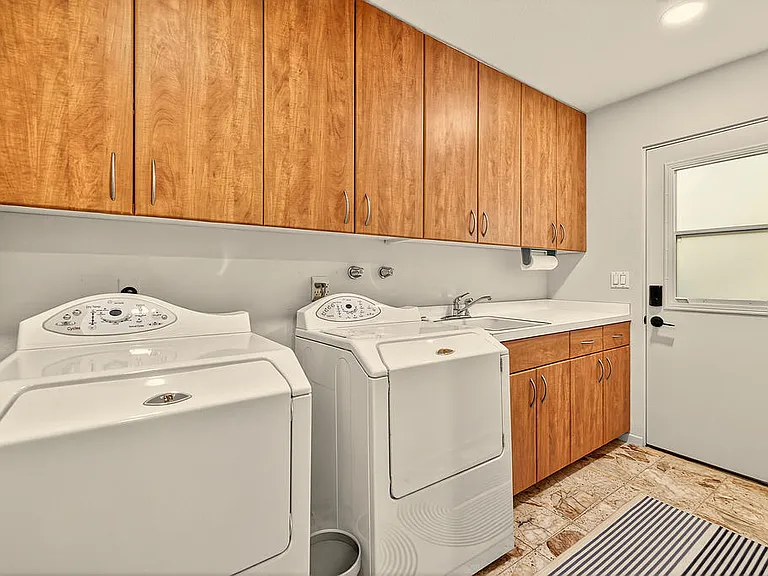 1570 S La Verne Way — Photo 20