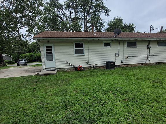 4th image of 2212 Lincoln Ave