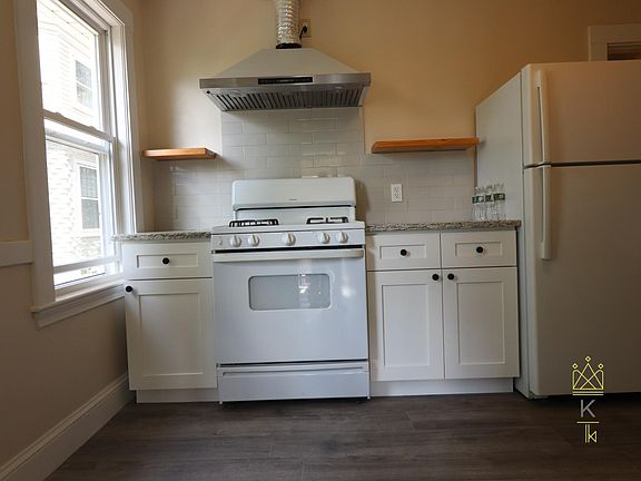 4th image of 209 Aspinwall Ave #2-A