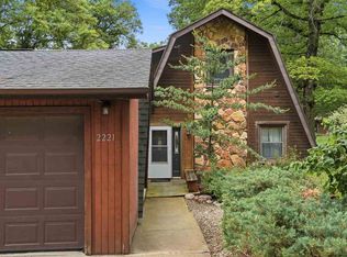 2221 Oak Rd NE, North Liberty, IA 52317