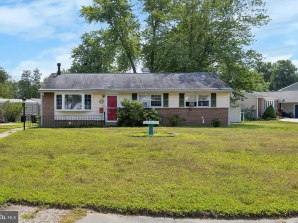 601 Lestershire Dr, Sewell, NJ 08080