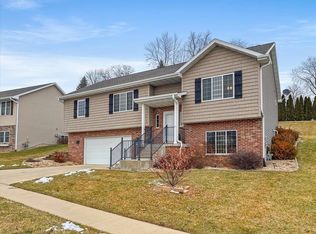 3349 Peach Tree Ln, Dubuque, IA 52001