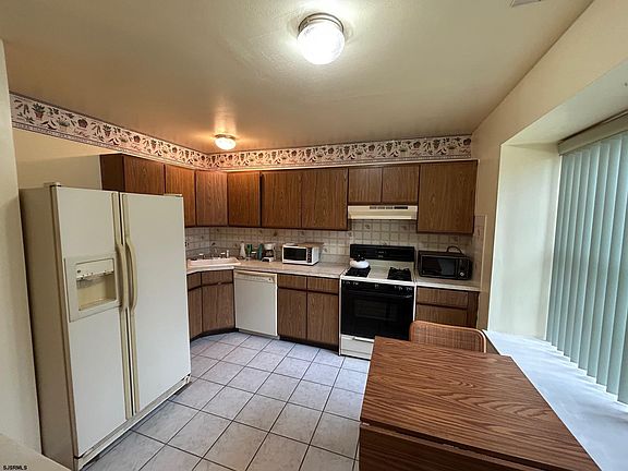 2nd image of 4453 Yorktown Pl #4453
