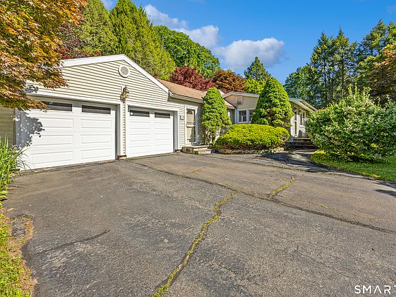 2nd image of 205 Mountain Road