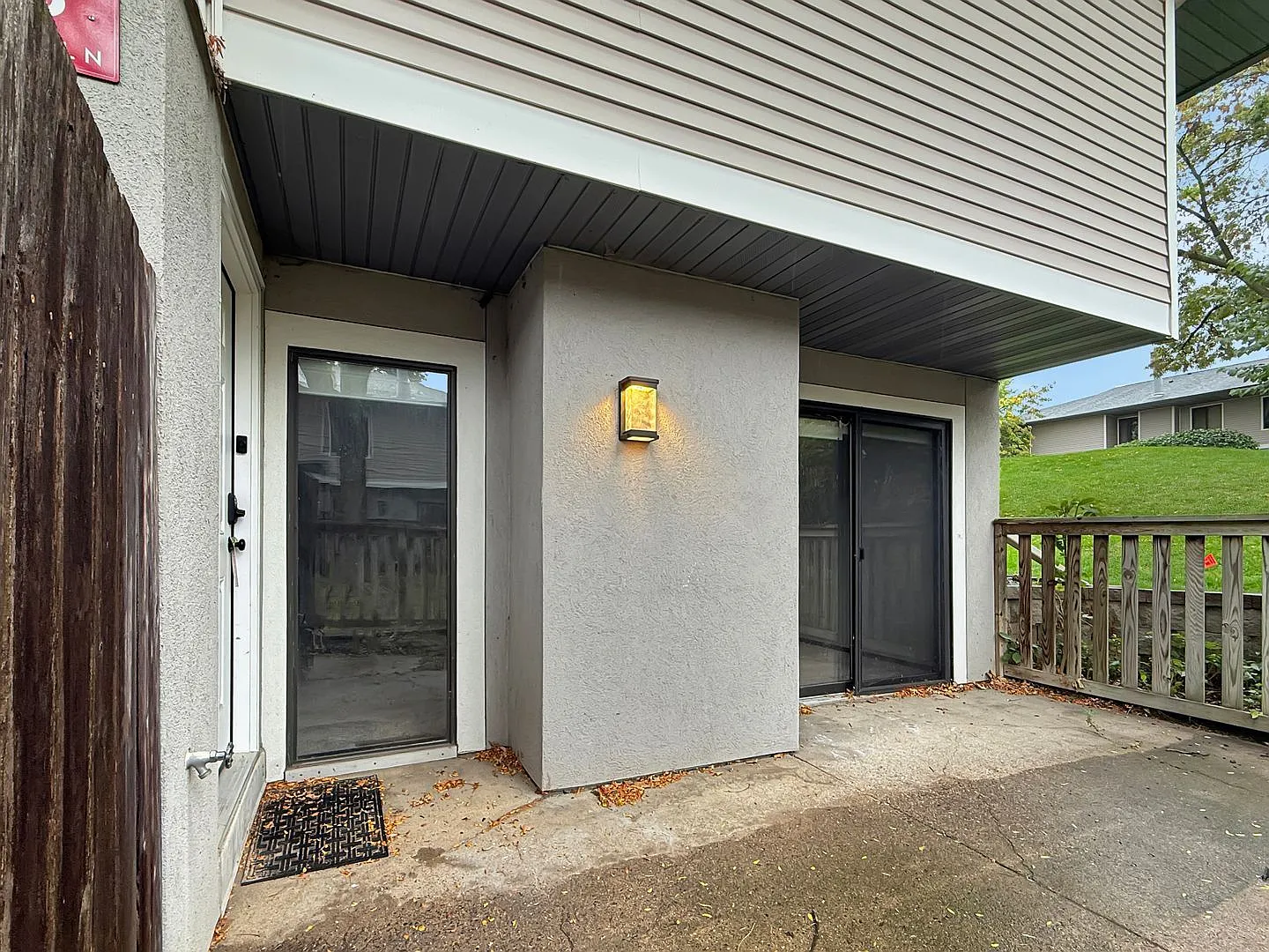 3 bed, 3.0 bath, 1323 sqft, $2,395 — Photo 2