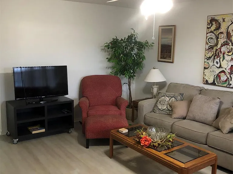 850 SW 133rd Ter #B406 — Photo 7