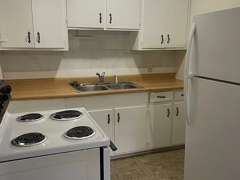 2412B Airport Dr — Photo 6