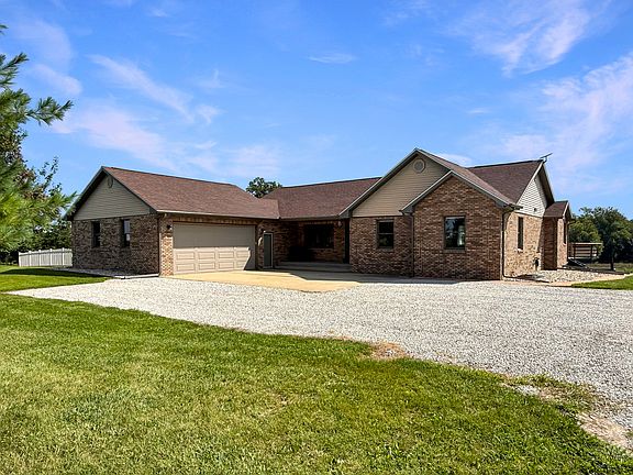 3rd image of 3224 County Road 2700 E