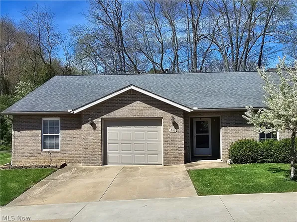 206 Knollton Dr, Millersburg, OH 44654