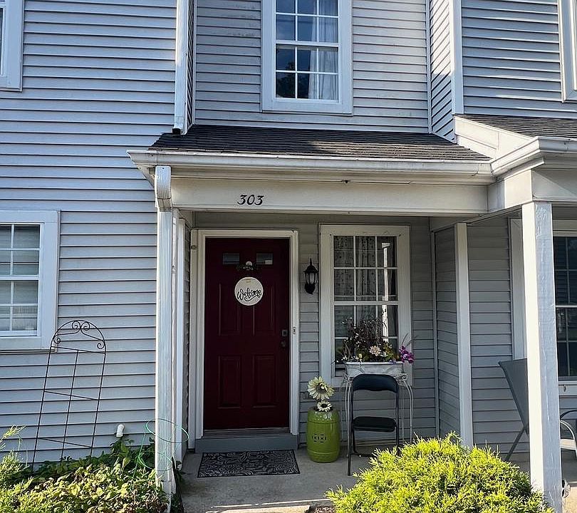 2nd image of 303 Cambridge Ct