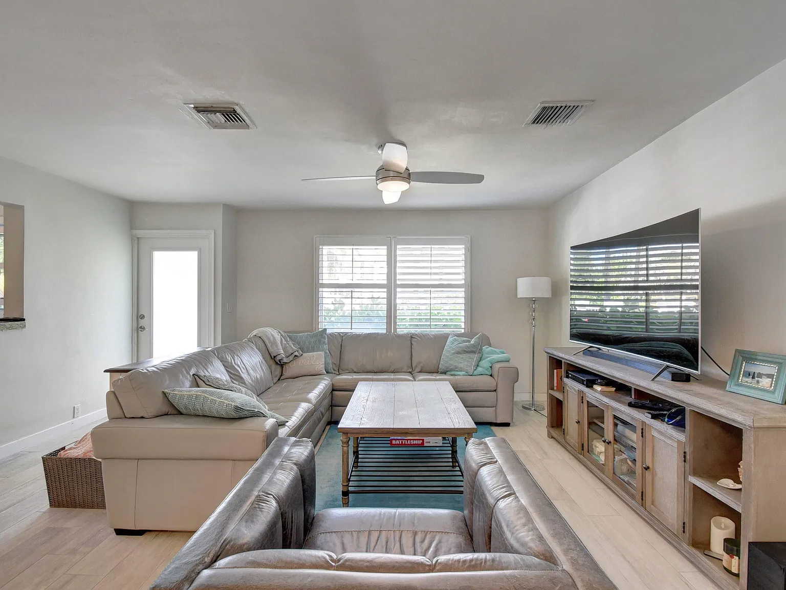 2 bed, 2.0 bath, 889 sqft, $8,500 — Photo 4