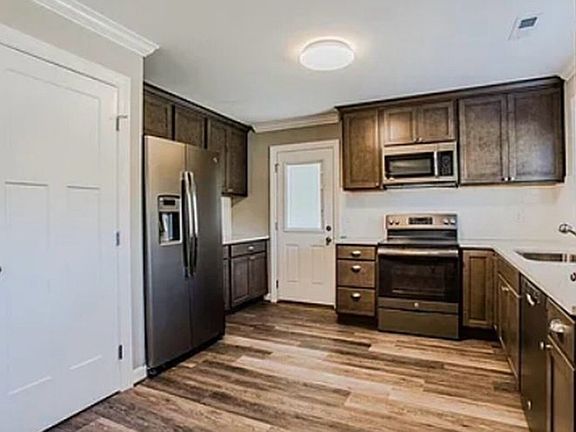 4th image of 306 W College St #11549295