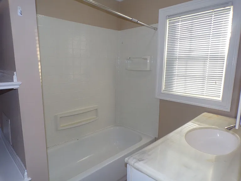 808 S 10th St — Photo 10