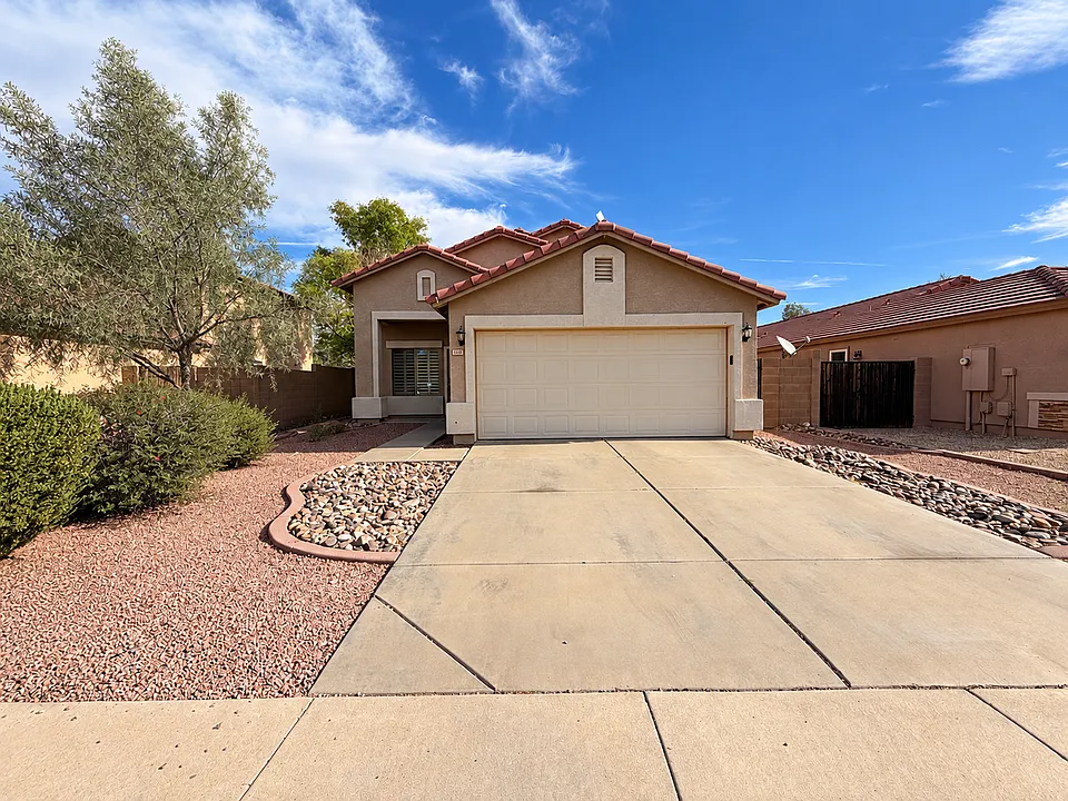 1338 E 10th Pl