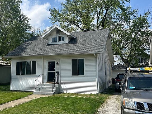 3rd image of 111 N Worth St #1
