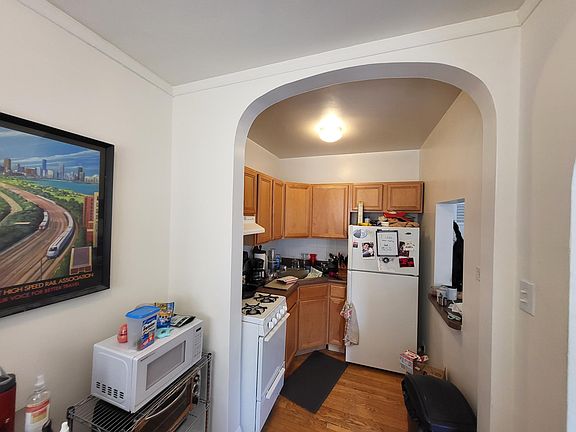 2nd image of 5019 N Wolcott Ave #412
