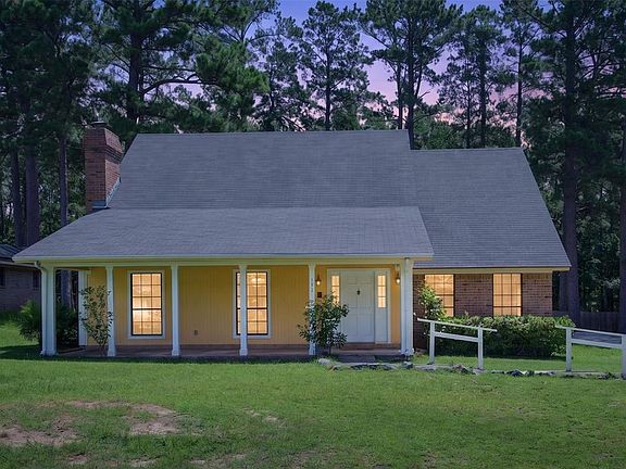 2nd image of 121 Deer Ln