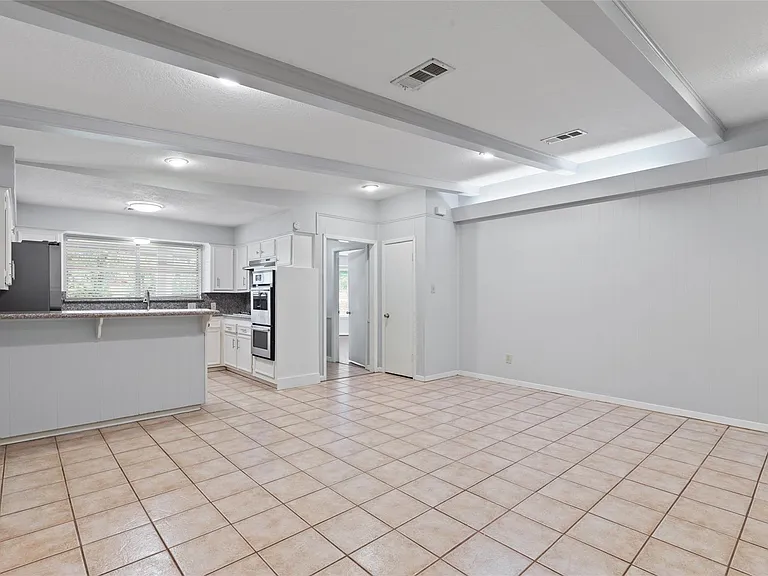 118 E Thornton Rd — Photo 7