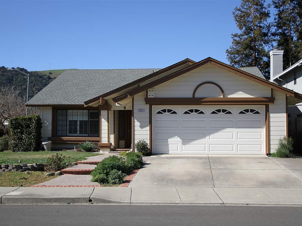 1st image of 3002 Calle De La Mesa