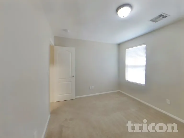 938 E Kelsi Ave — Photo 12