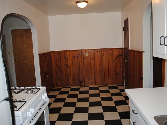 3rd image of 3834 Hyde Park Ave