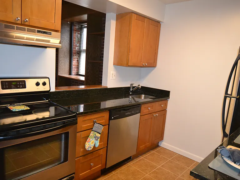 225 Arch St — Photo 15