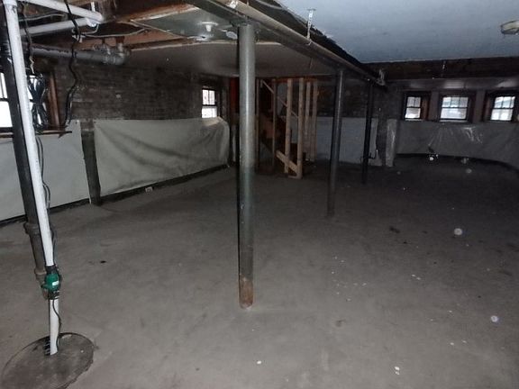 2nd image of 9913 S Hoxie Ave